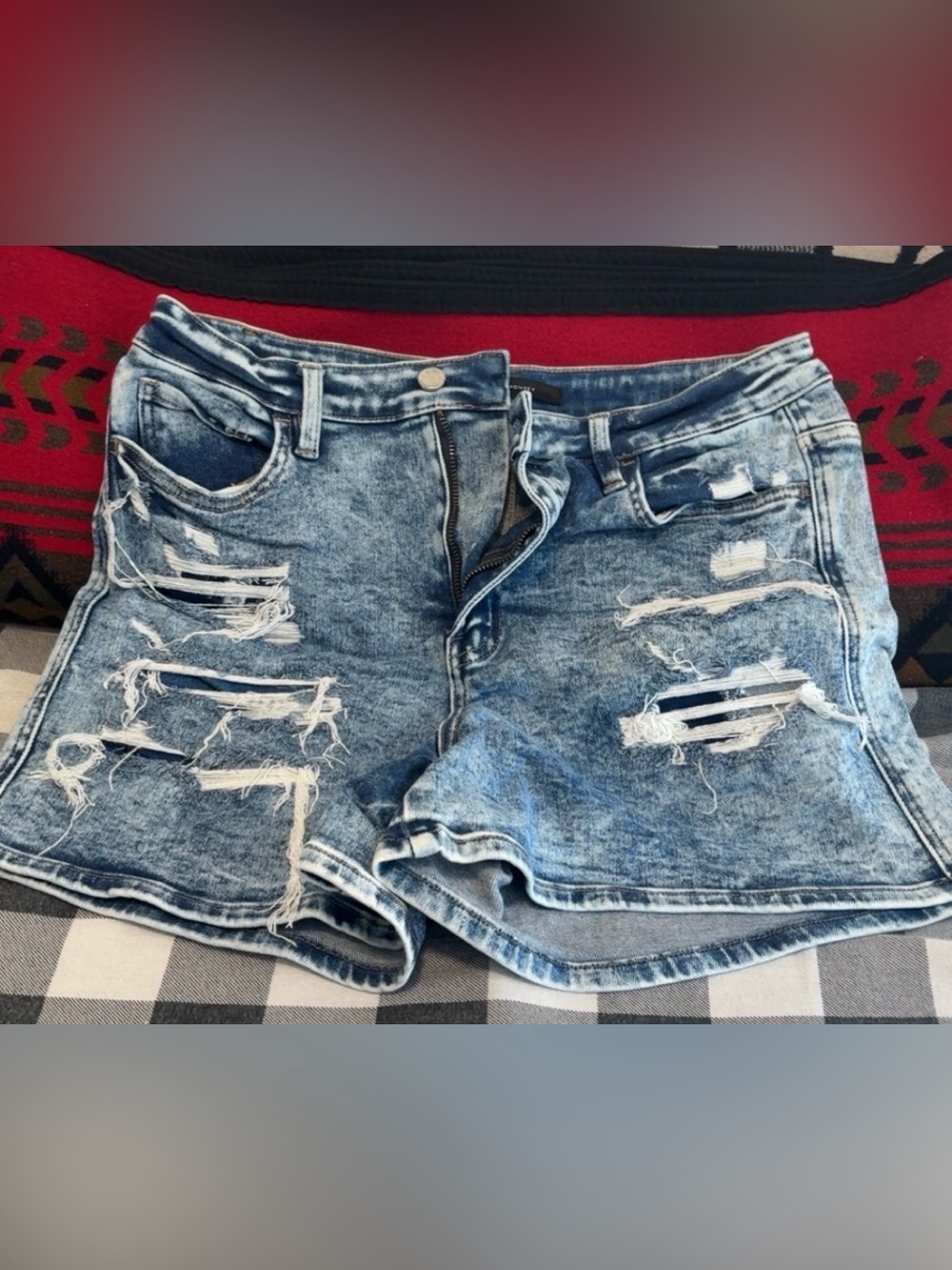 Women’s Flying Monkey Distressed Light Wash Denim Shorts Size 30